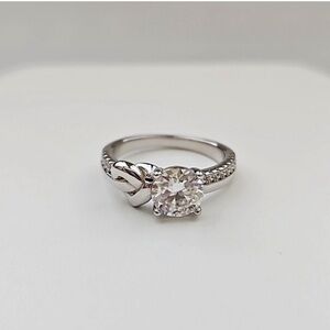 One carat round love knot ring